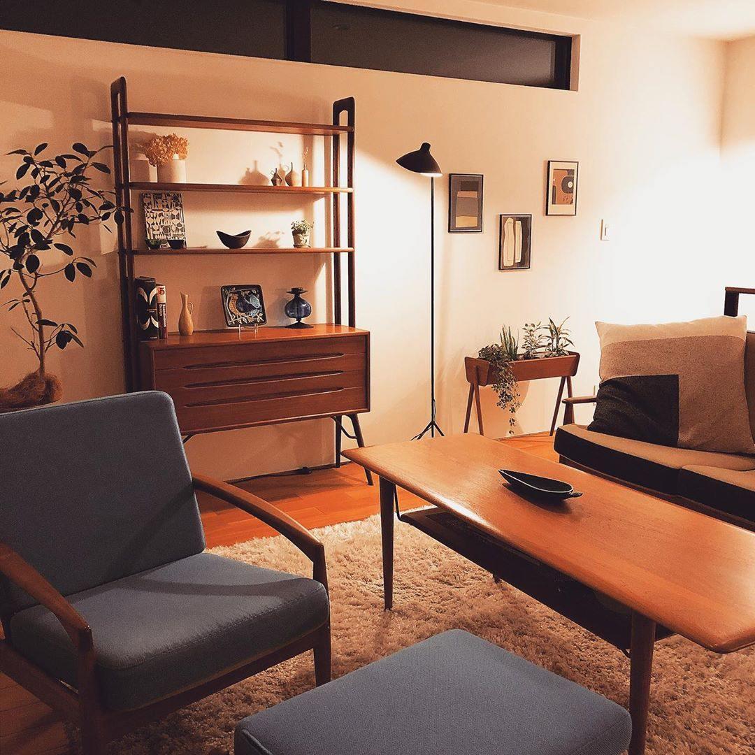 Minimalist Floor Lamp with Curved Cone Tripod