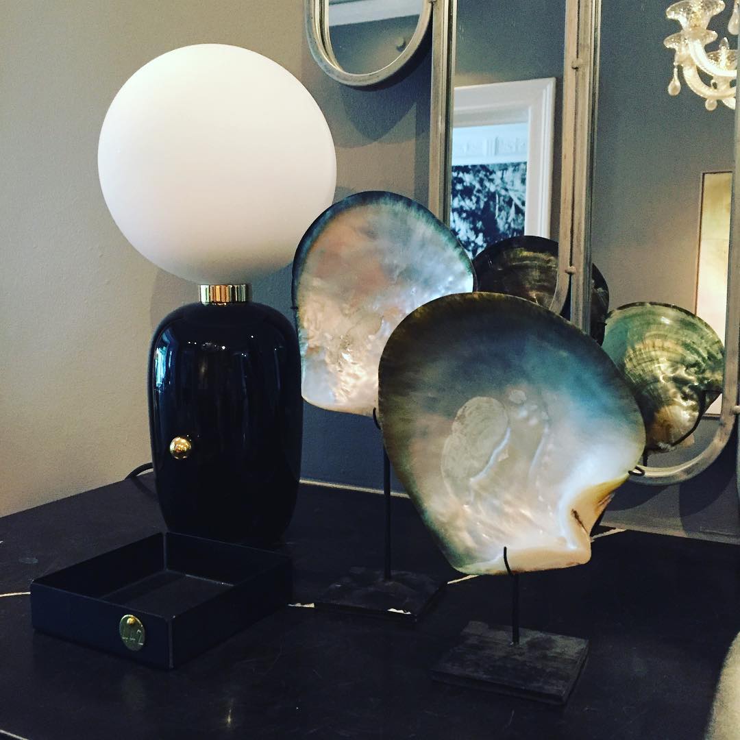 Minimalist Spherical Table Lamp with Cylindrical Base
