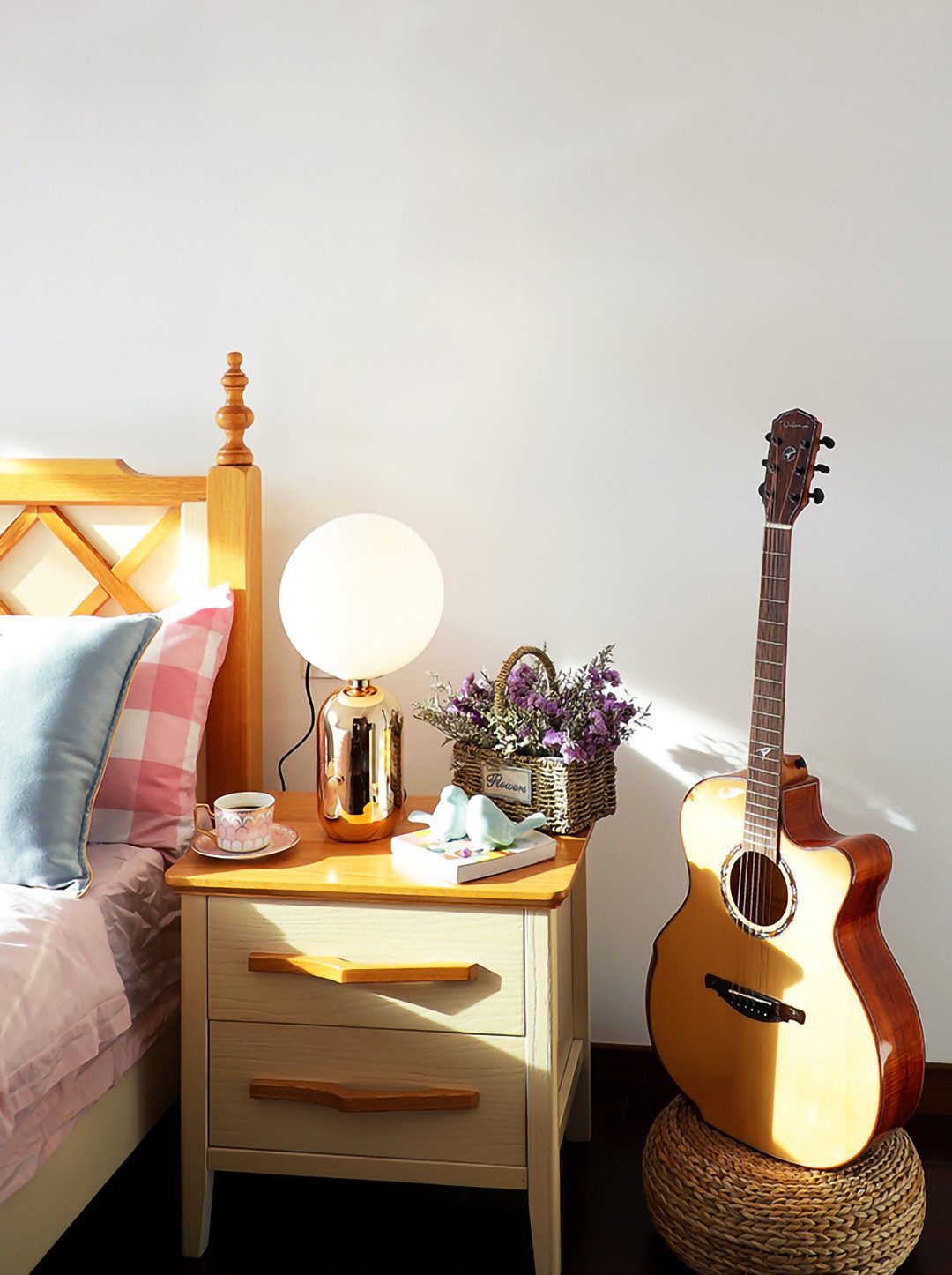 Minimalist Spherical Table Lamp with Cylindrical Base