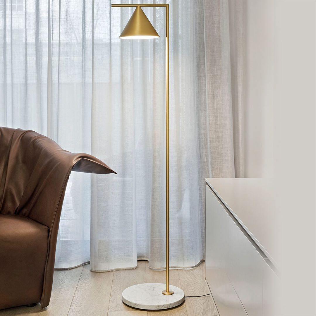 Minimalist Floor Lamp – Conical Rotating Diffuser