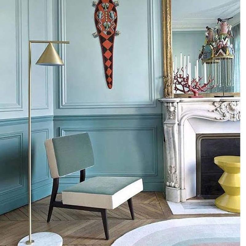 Minimalist Floor Lamp – Conical Rotating Diffuser