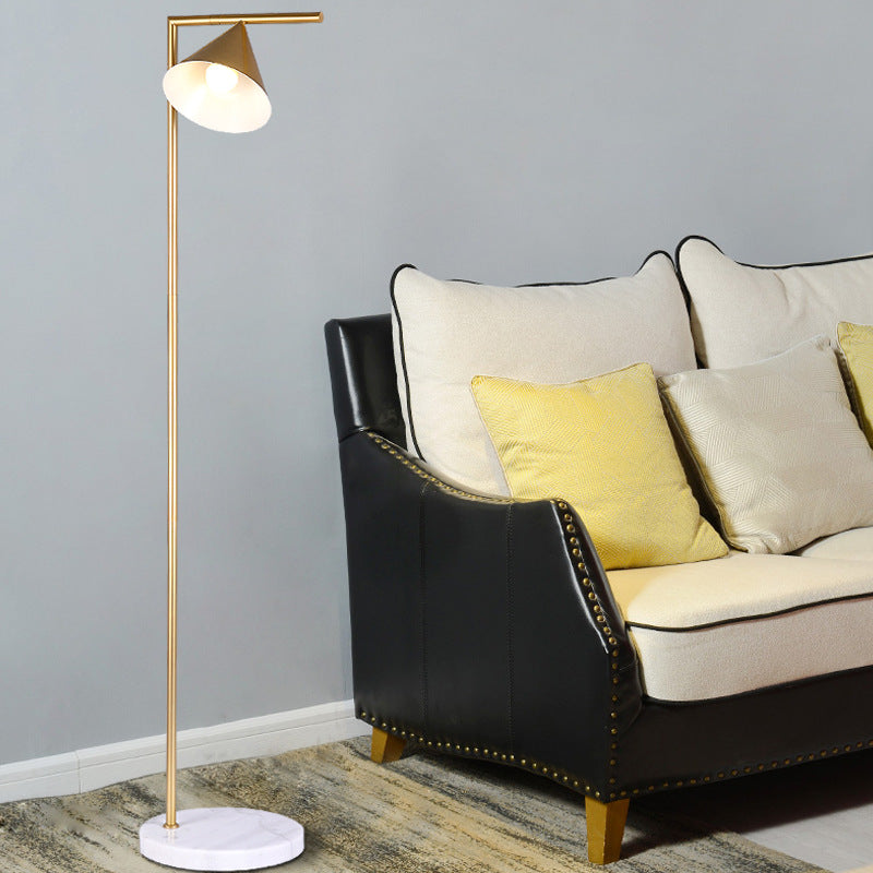Minimalist Floor Lamp – Conical Rotating Diffuser