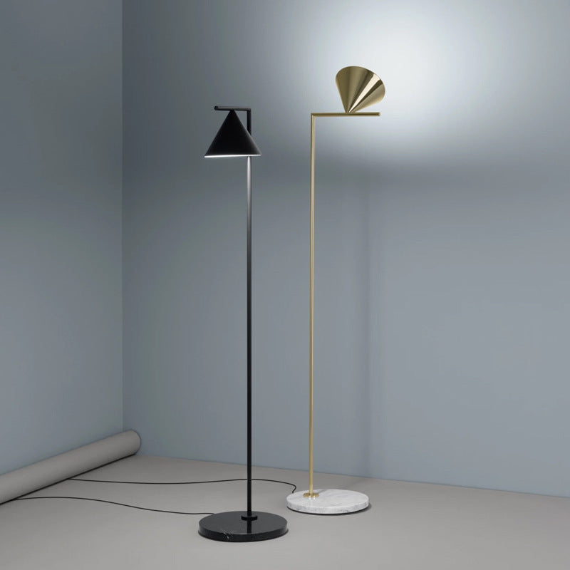 Minimalist Floor Lamp – Conical Rotating Diffuser