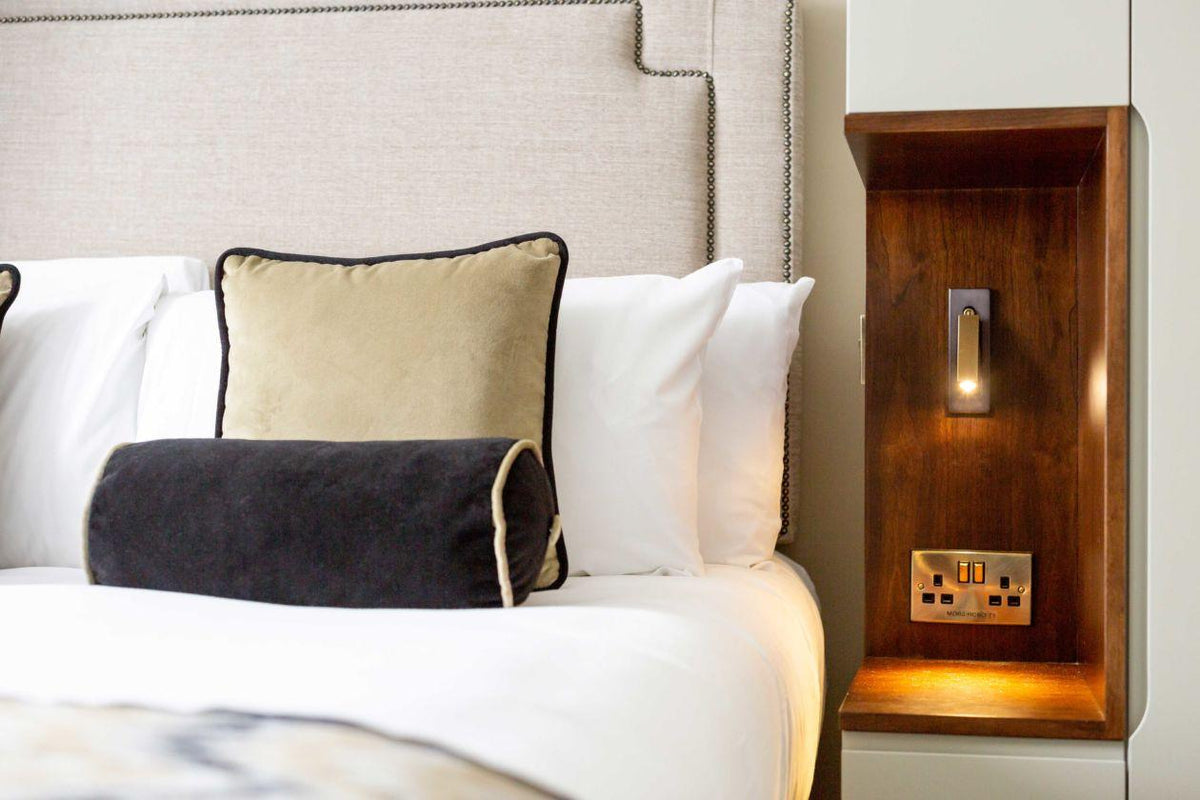 Minimalist Wall Sconce with Adjustable Cylindrical LED