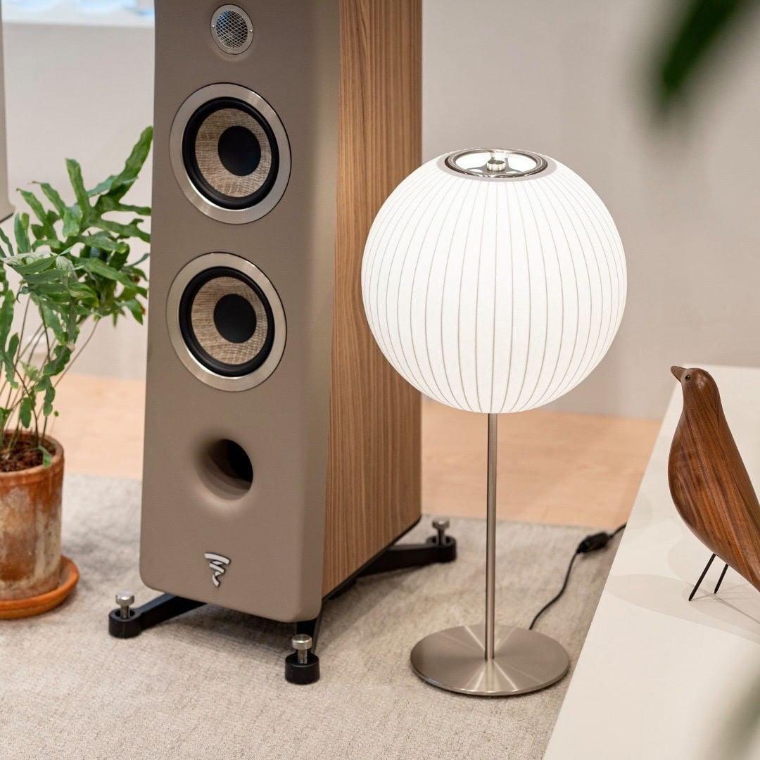 Mid-Century Table Lamp – Elegant Ribbed Shade