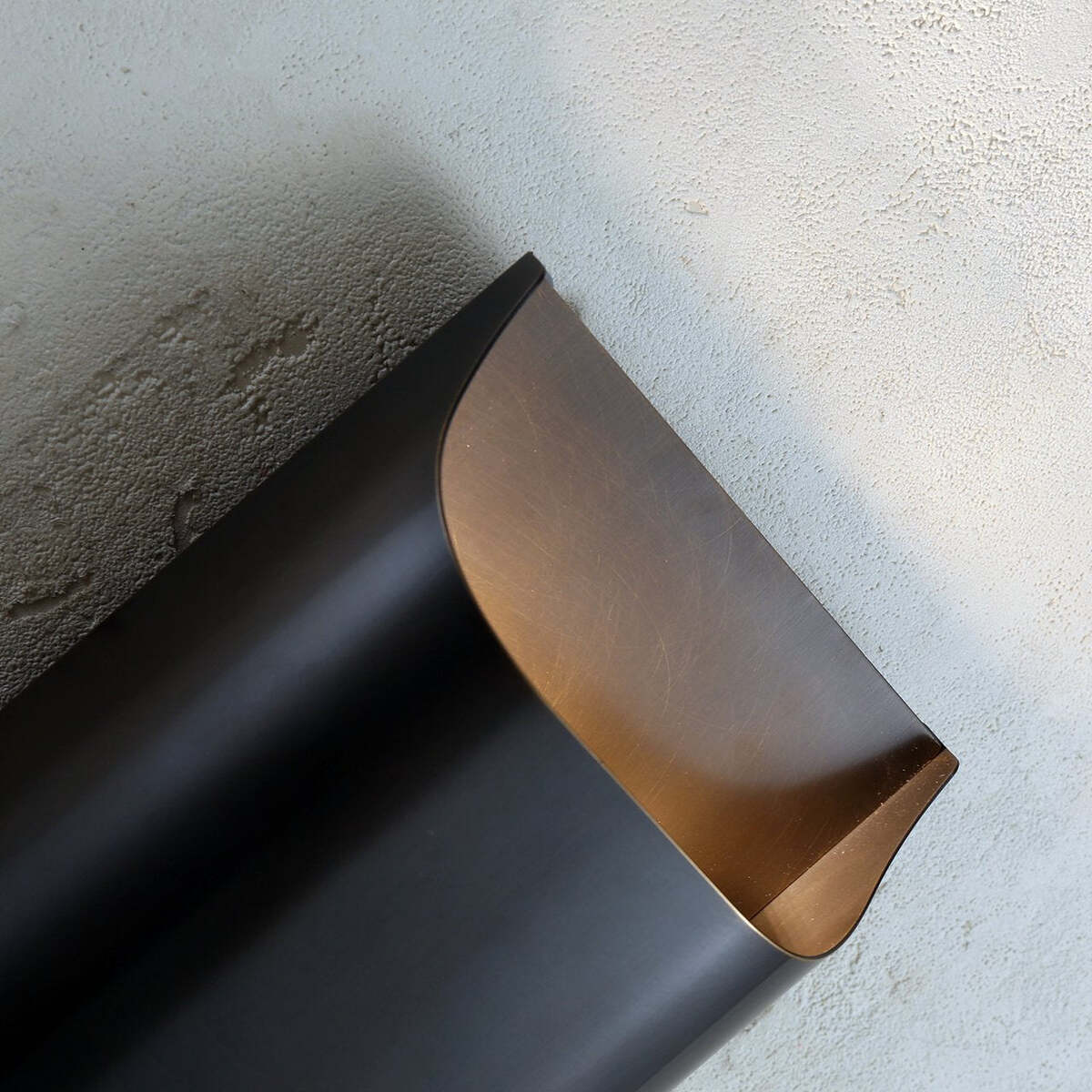Art Deco Wall Sconce Featuring Smooth Contour