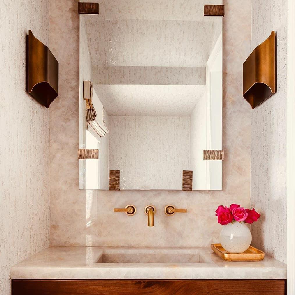 Art Deco Wall Sconce Featuring Smooth Contour