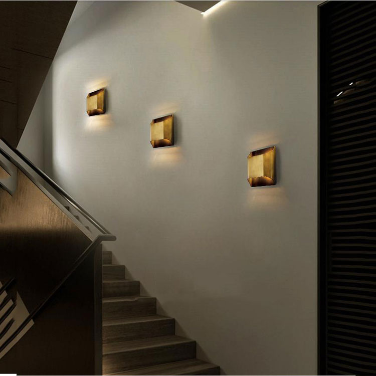 Art Deco Wall Sconce Featuring Smooth Contour