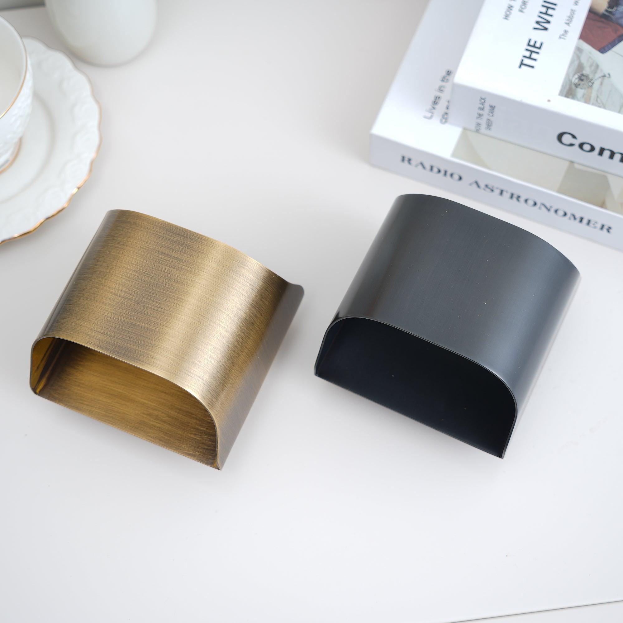 Art Deco Wall Sconce Featuring Smooth Contour