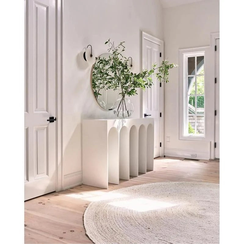 Minimalist LED Wall Sconce featuring Circular Arc