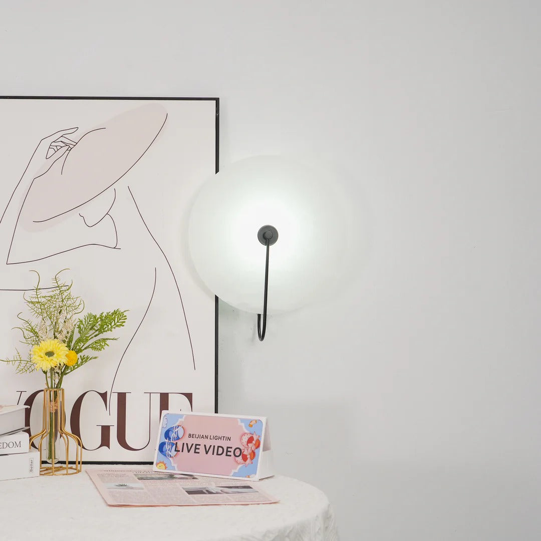 Minimalist LED Wall Sconce featuring Circular Arc
