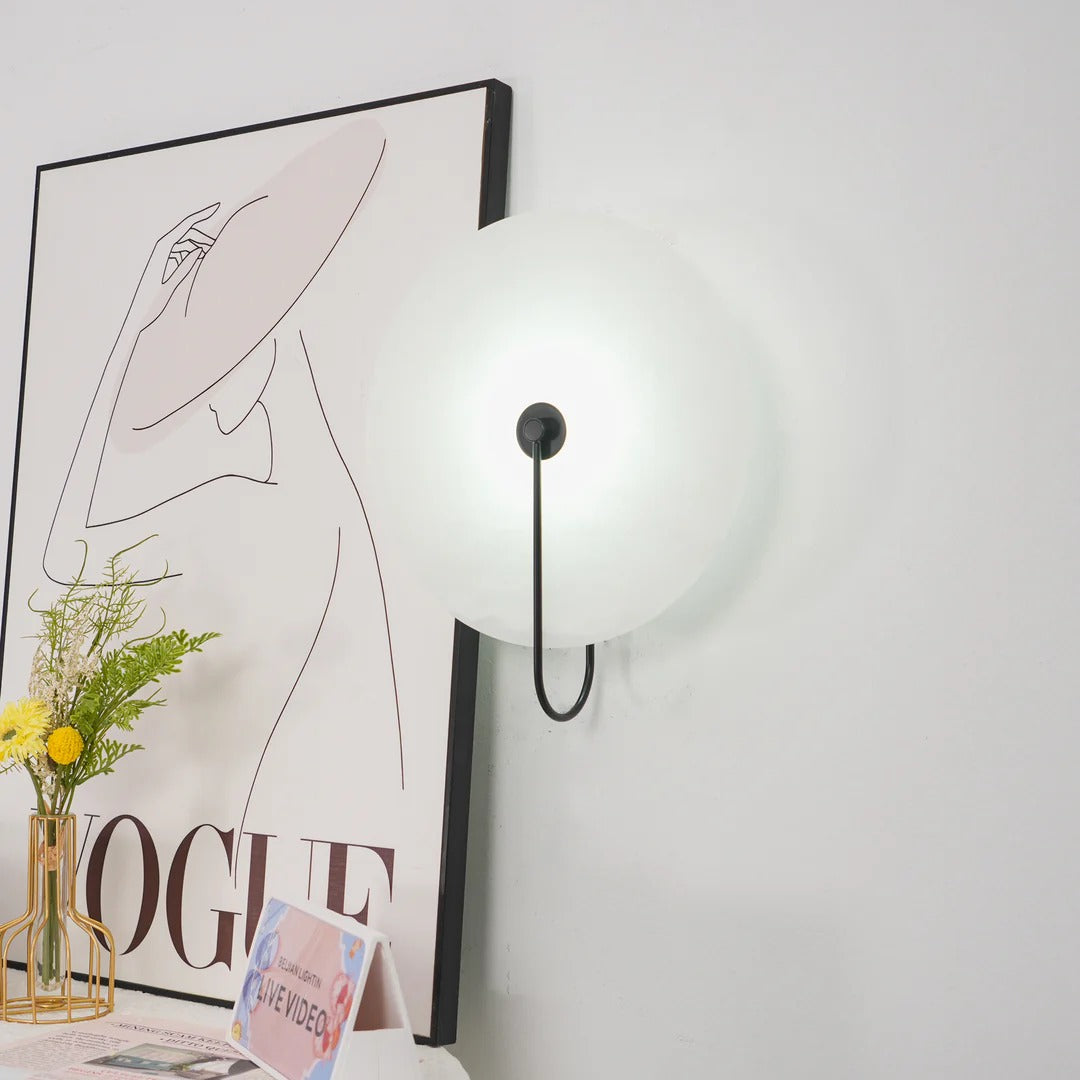 Minimalist LED Wall Sconce featuring Circular Arc