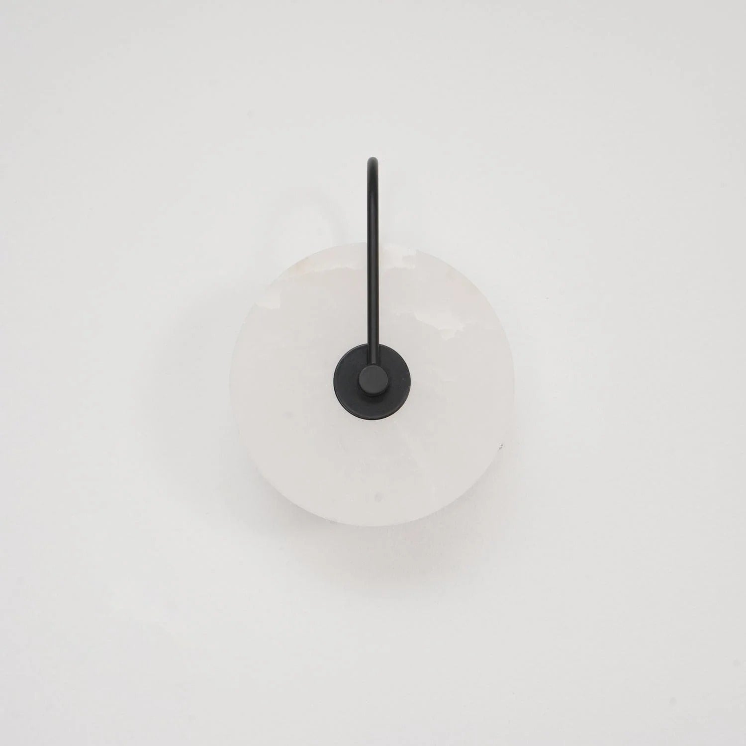 Minimalist LED Wall Sconce featuring Circular Arc