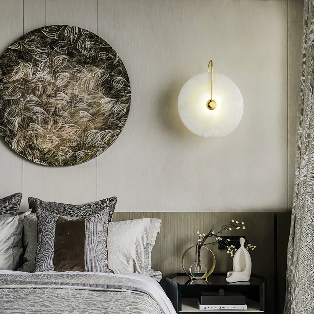 Minimalist LED Wall Sconce featuring Circular Arc