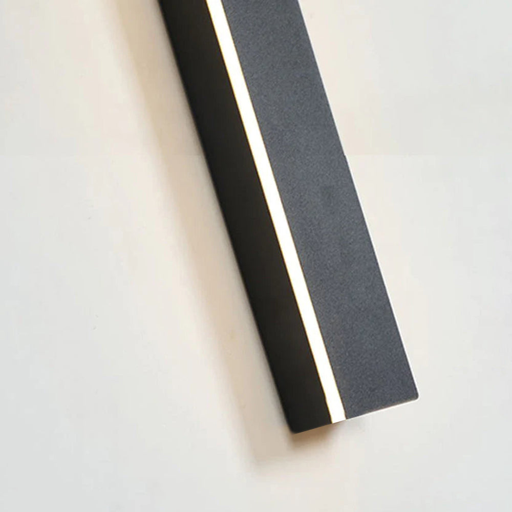 Minimalist LED Outdoor Wall Light – Waterproof & Energy Efficient Design
