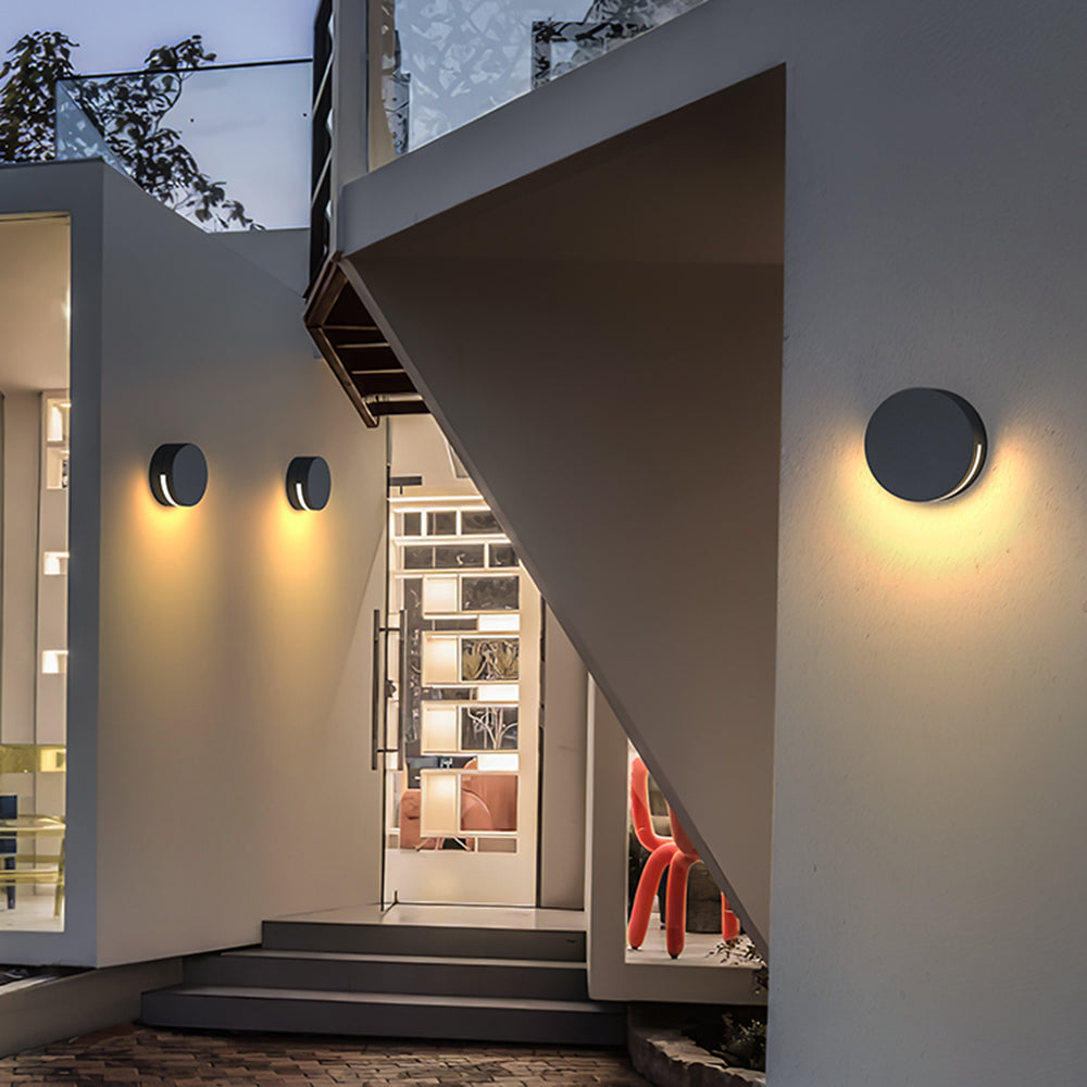 Minimalist Outdoor Wall Light – Round, Waterproof Metal Design