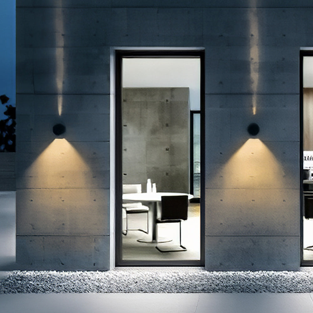 Minimalist Outdoor Wall Light – Round, Waterproof Metal Design