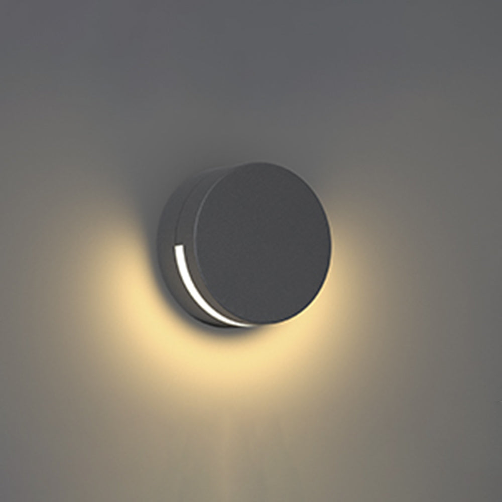 Minimalist Outdoor Wall Light – Round, Waterproof Metal Design