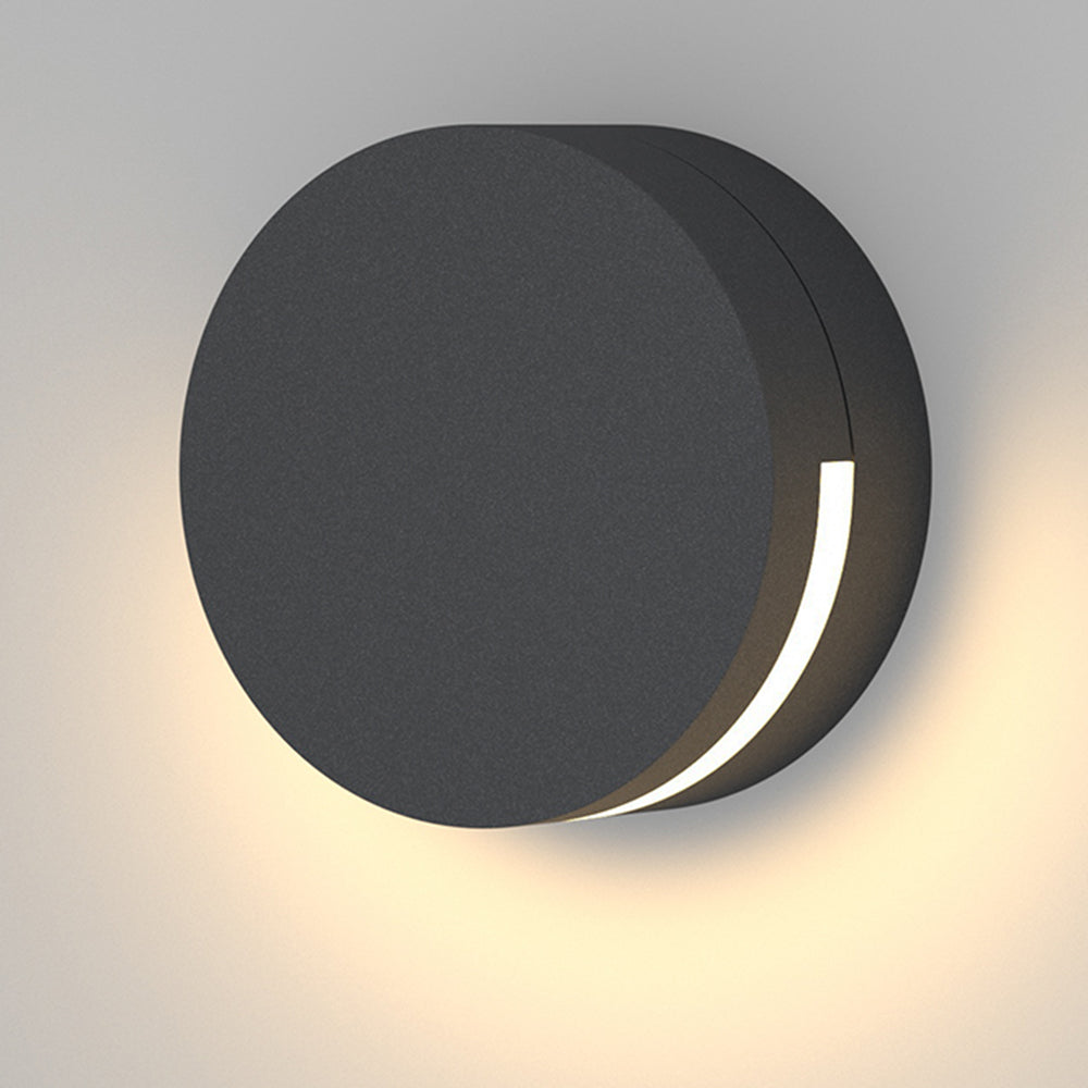 Minimalist Outdoor Wall Light – Round, Waterproof Metal Design