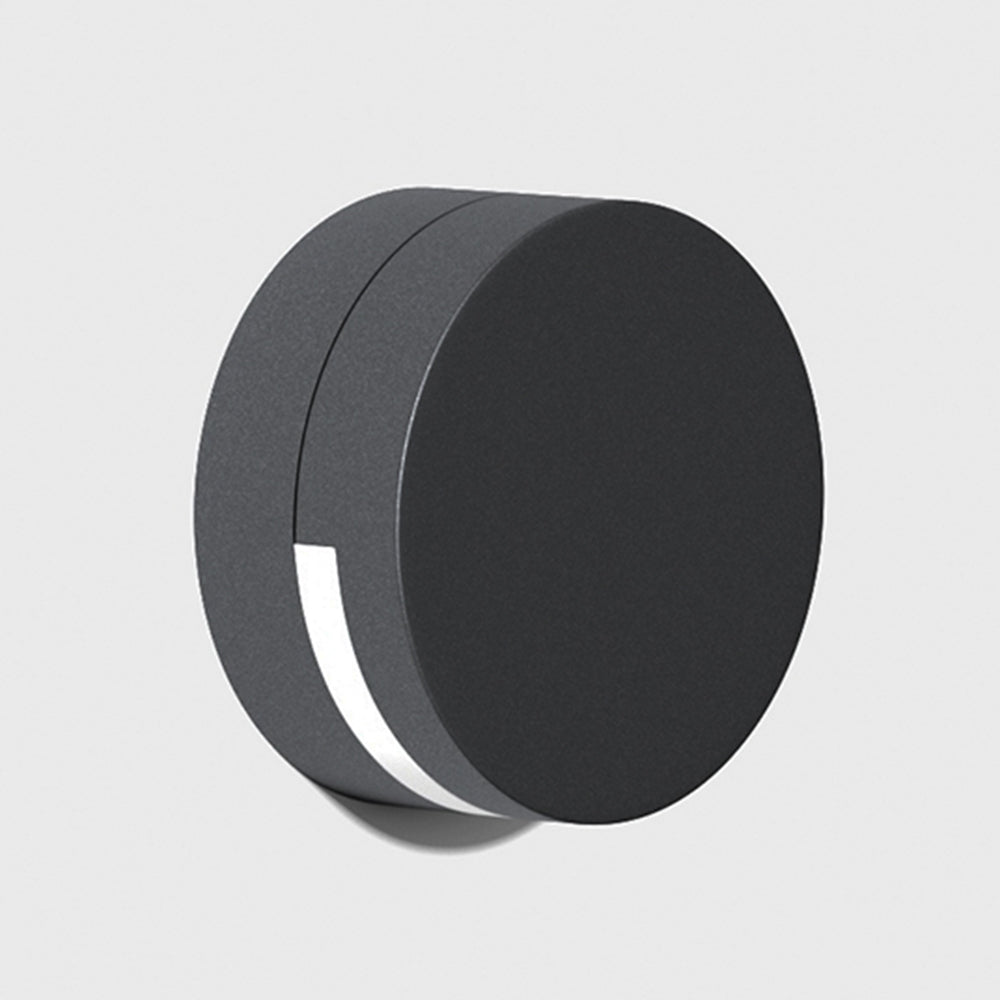 Minimalist Outdoor Wall Light – Round, Waterproof Metal Design
