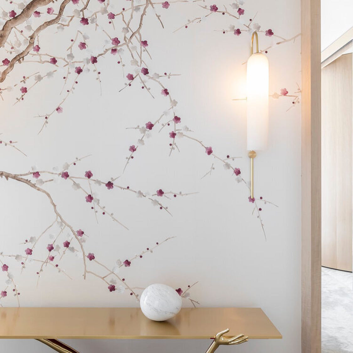 Modern Minimalist Wall Sconce – Cylindrical Glass