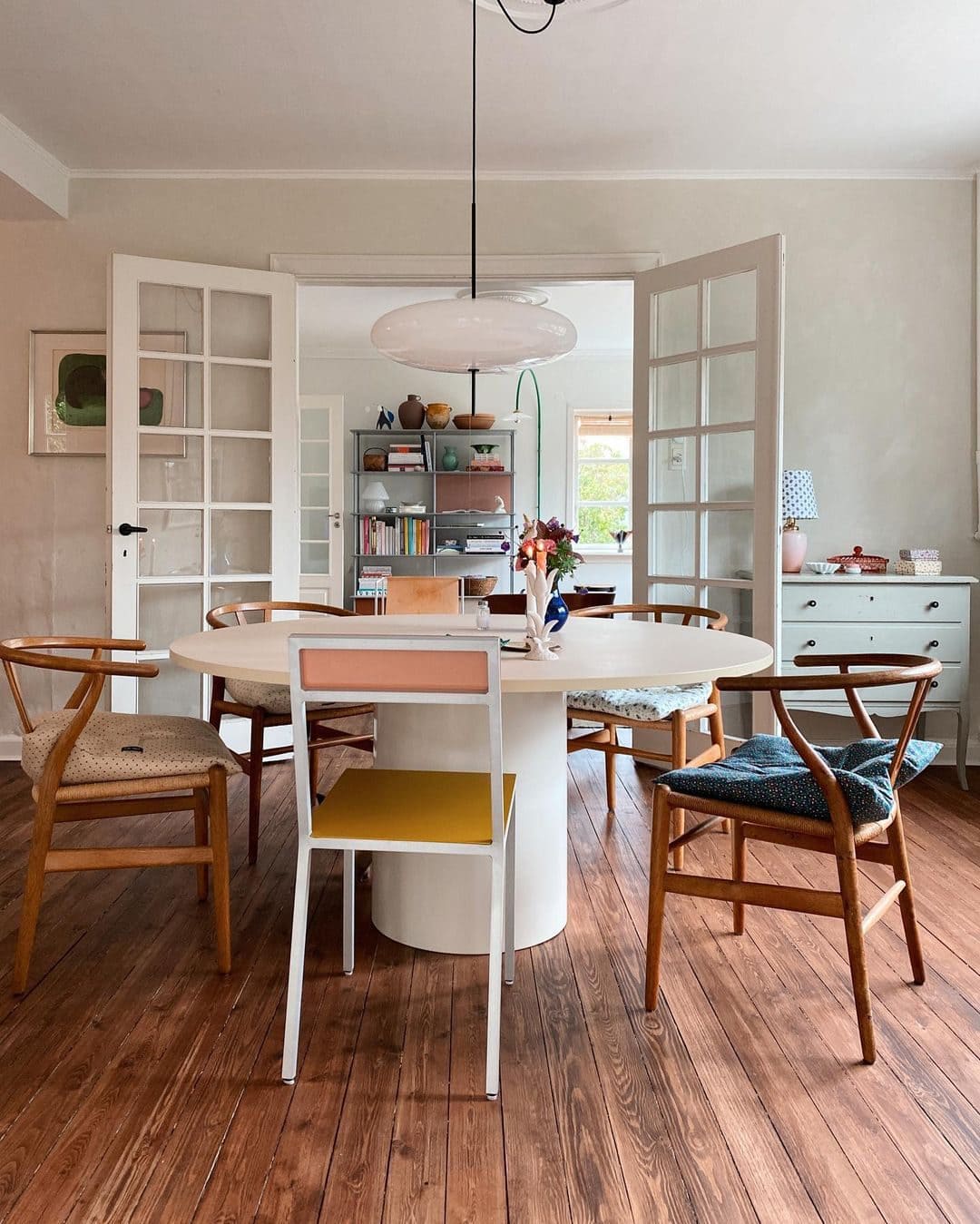 Minimalist Elliptical Pendant Light with Vertical Rod