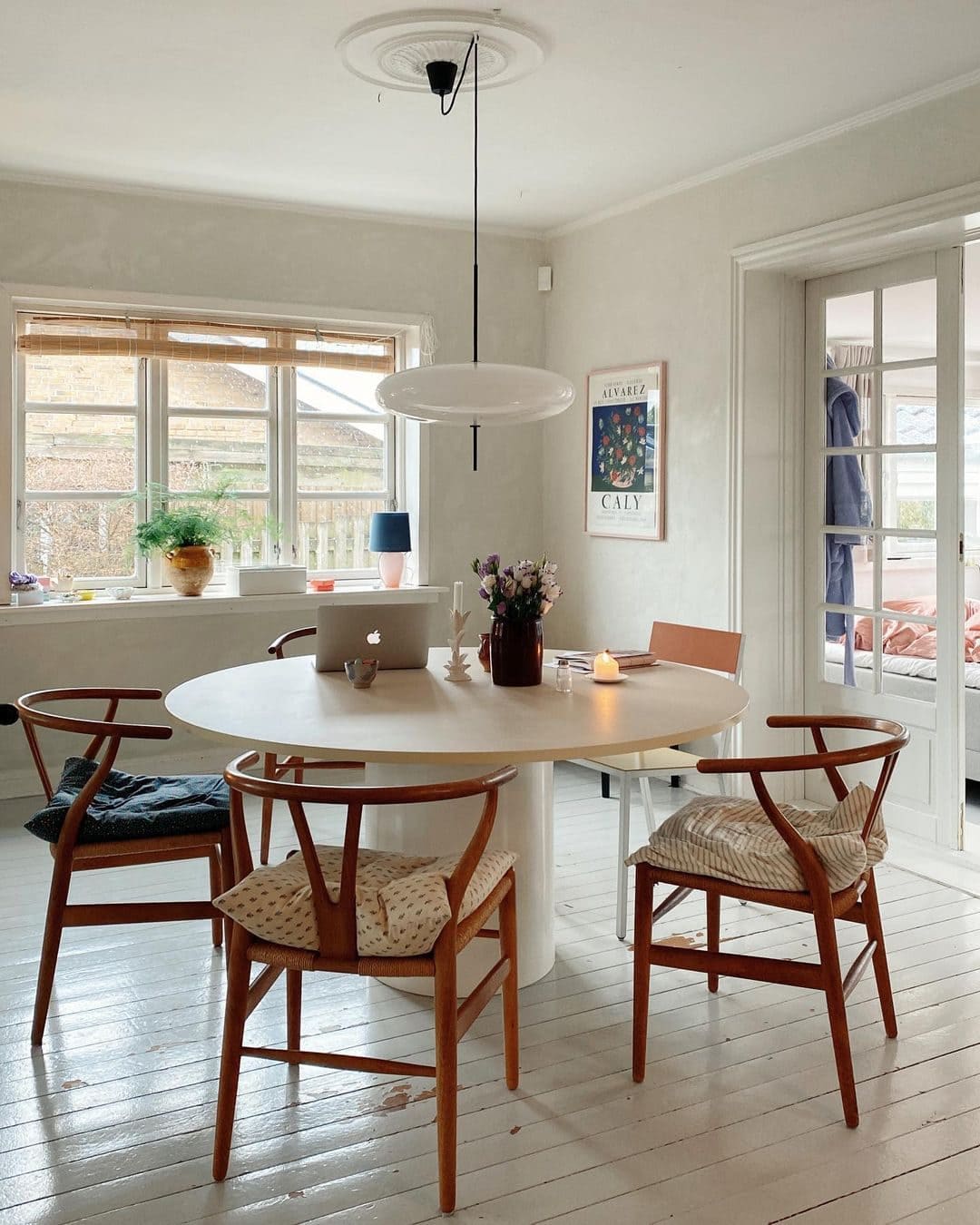 Minimalist Elliptical Pendant Light with Vertical Rod