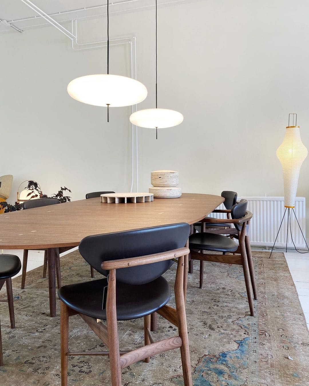 Minimalist Elliptical Pendant Light with Vertical Rod