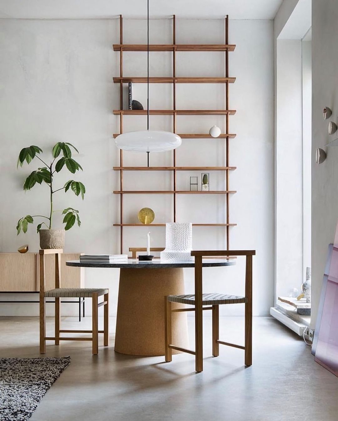Minimalist Elliptical Pendant Light with Vertical Rod