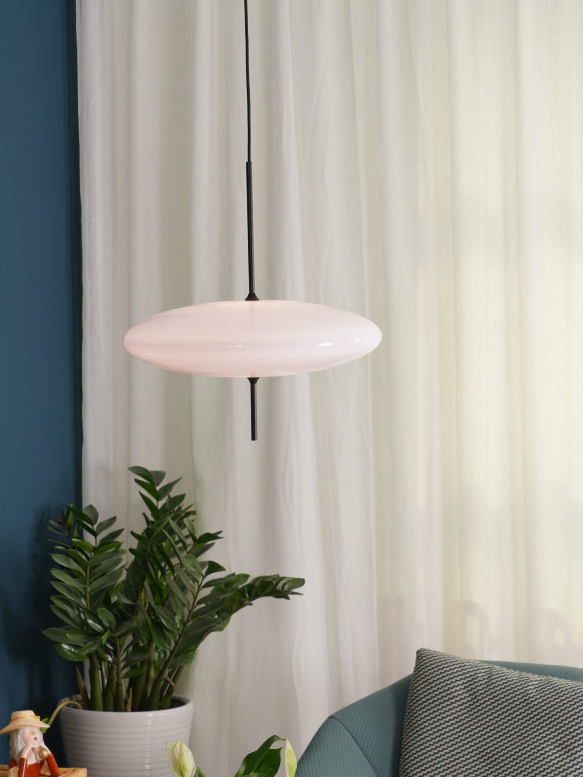 Minimalist Elliptical Pendant Light with Vertical Rod