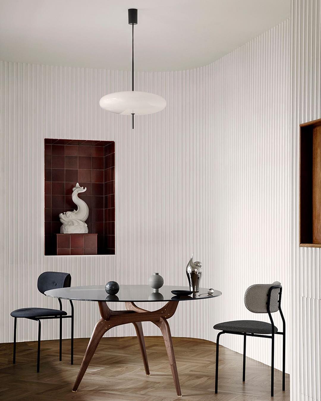 Minimalist Elliptical Pendant Light with Vertical Rod