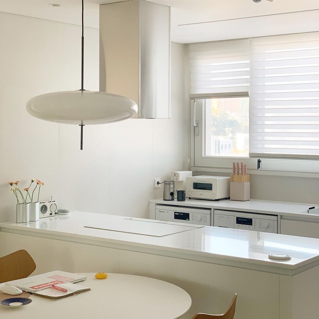 Minimalist Elliptical Pendant Light with Vertical Rod