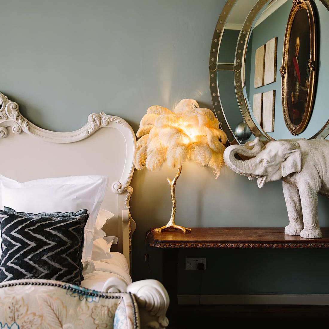 Art Deco Table Lamp – Curved Feather Arrangement