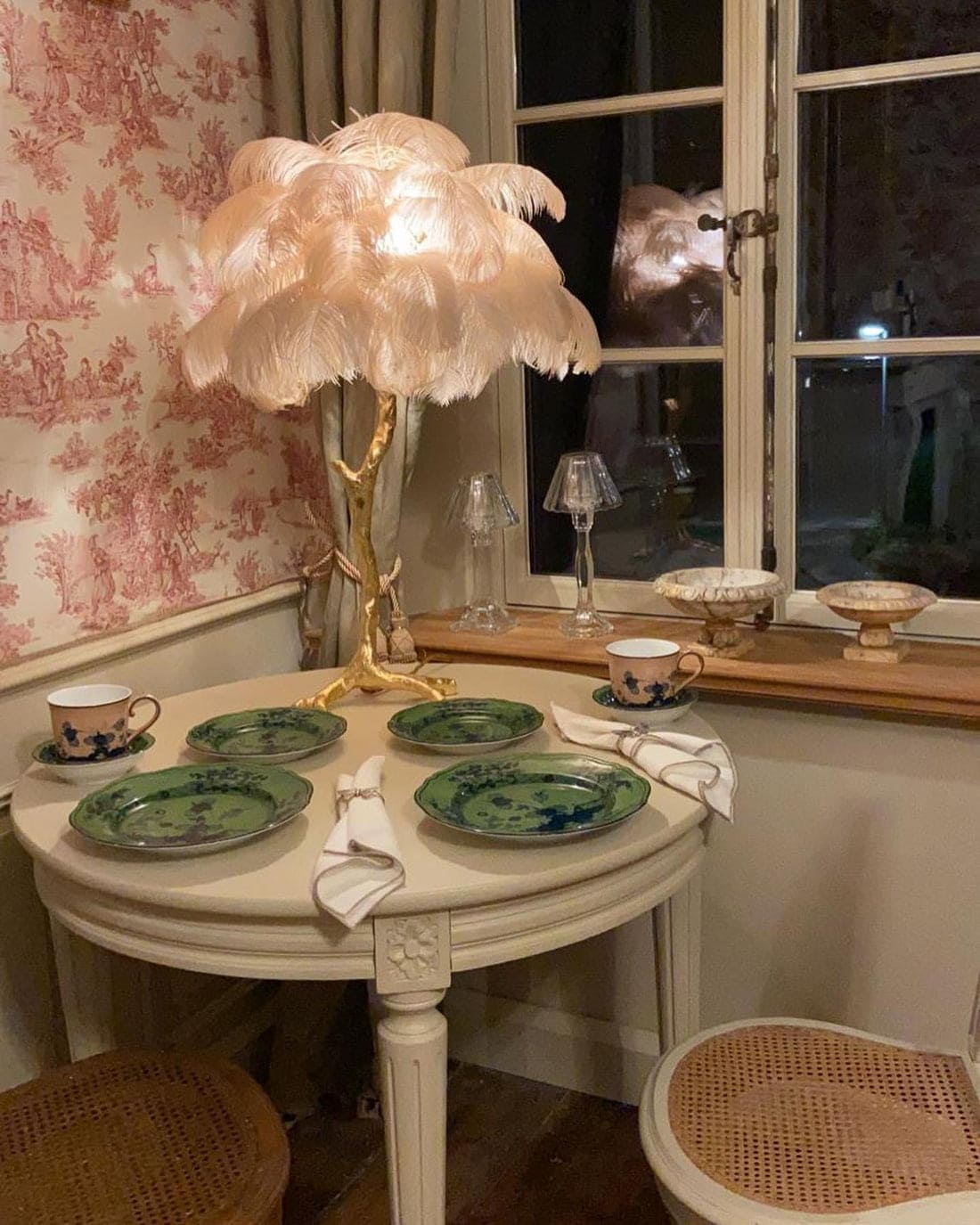 Art Deco Table Lamp – Curved Feather Arrangement