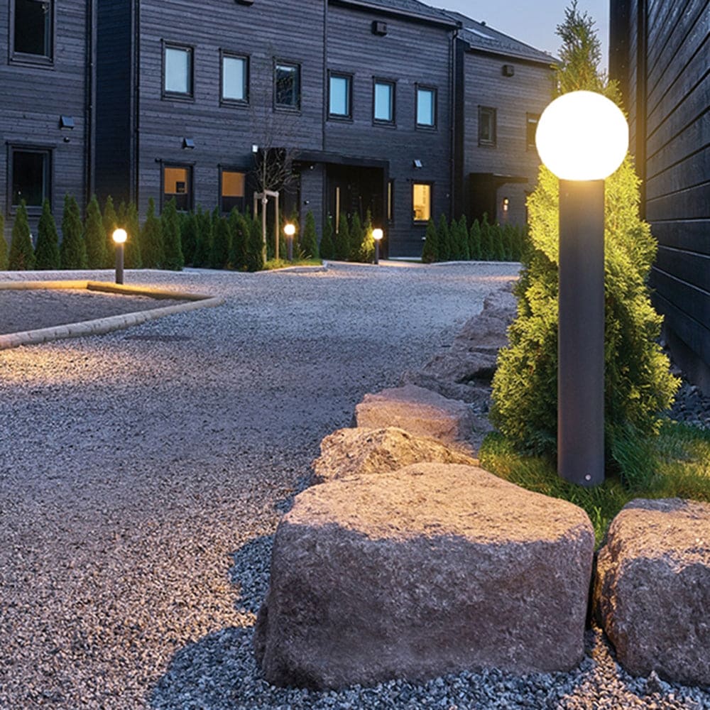 Outdoor Bollard Light – Diffused Warm Ambiance