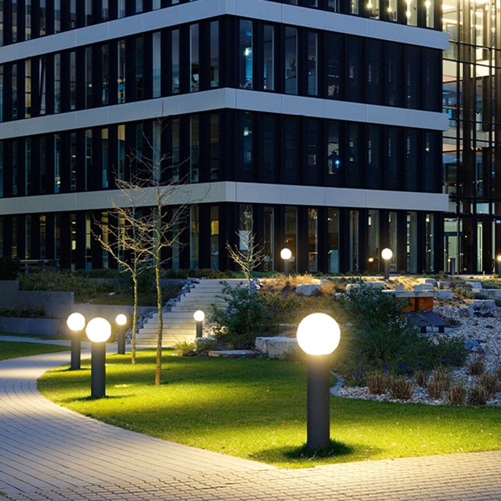 Outdoor Bollard Light – Diffused Warm Ambiance