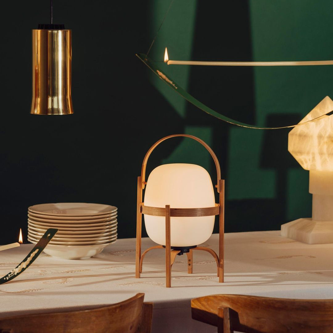 Minimalist Table Lamp – Oval Arched Silhouette