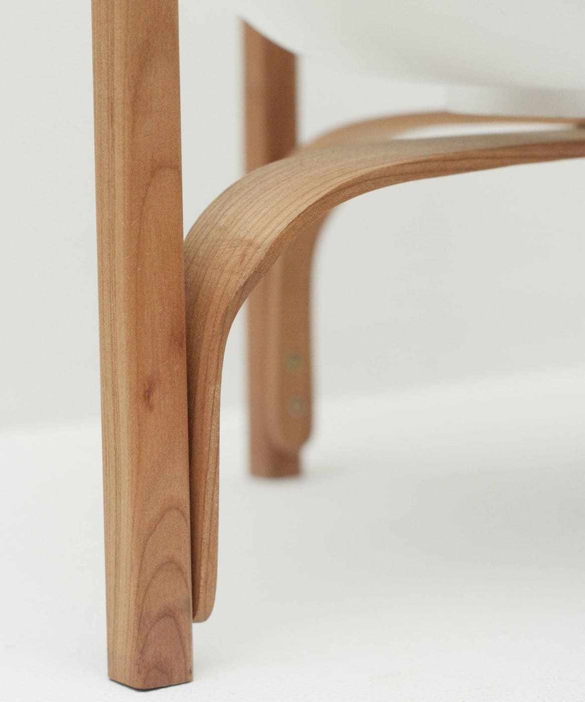 Minimalist Table Lamp – Oval Arched Silhouette