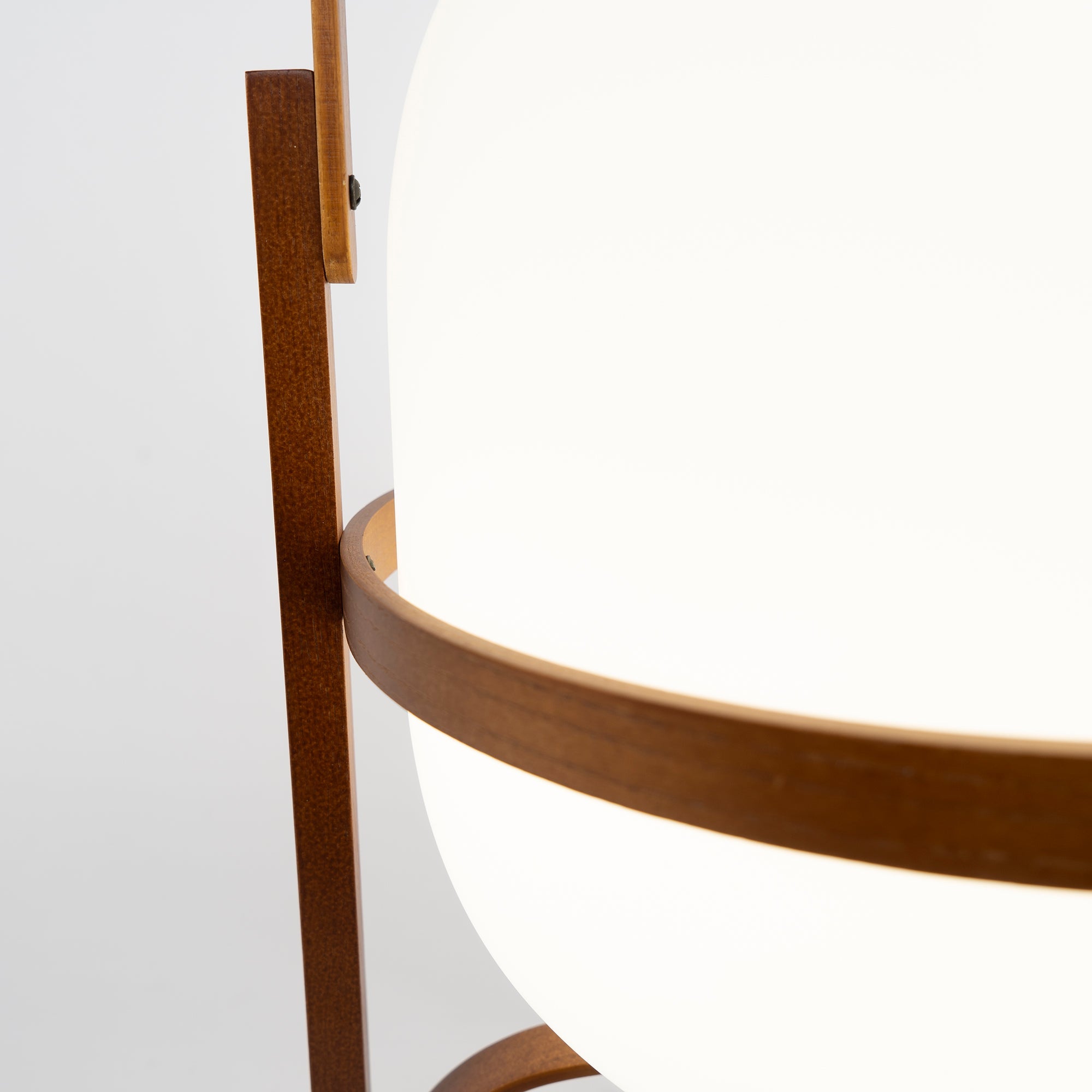 Minimalist Table Lamp – Oval Arched Silhouette