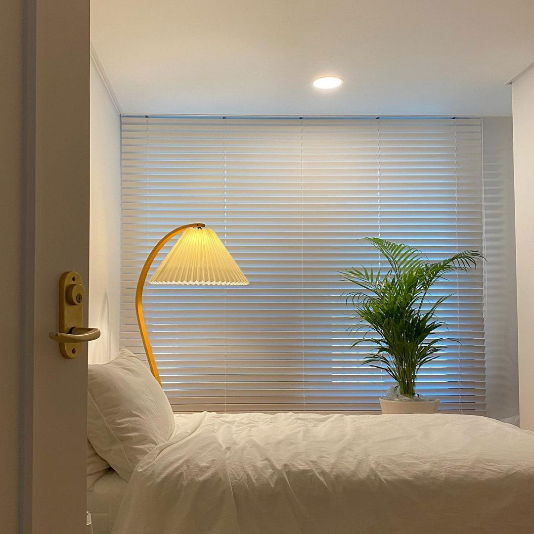 Minimalist Floor Lamp with Curved C-Shaped Base