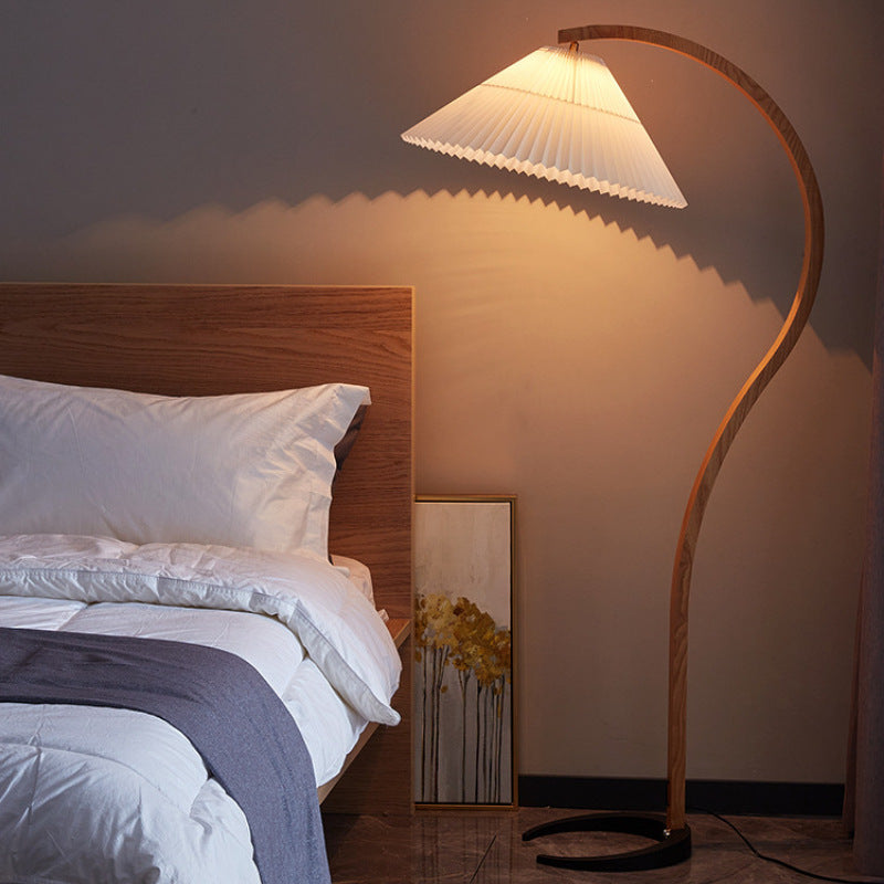 Minimalist Floor Lamp with Curved C-Shaped Base