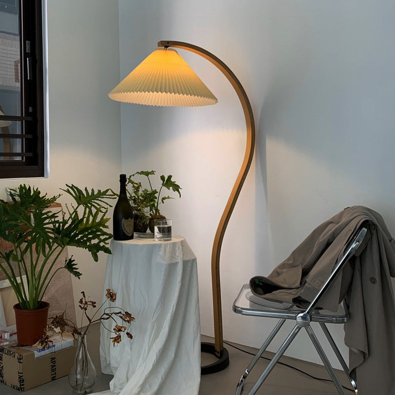 Minimalist Floor Lamp with Curved C-Shaped Base