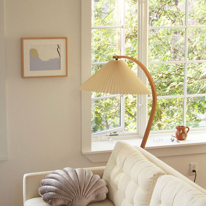 Minimalist Floor Lamp with Curved C-Shaped Base