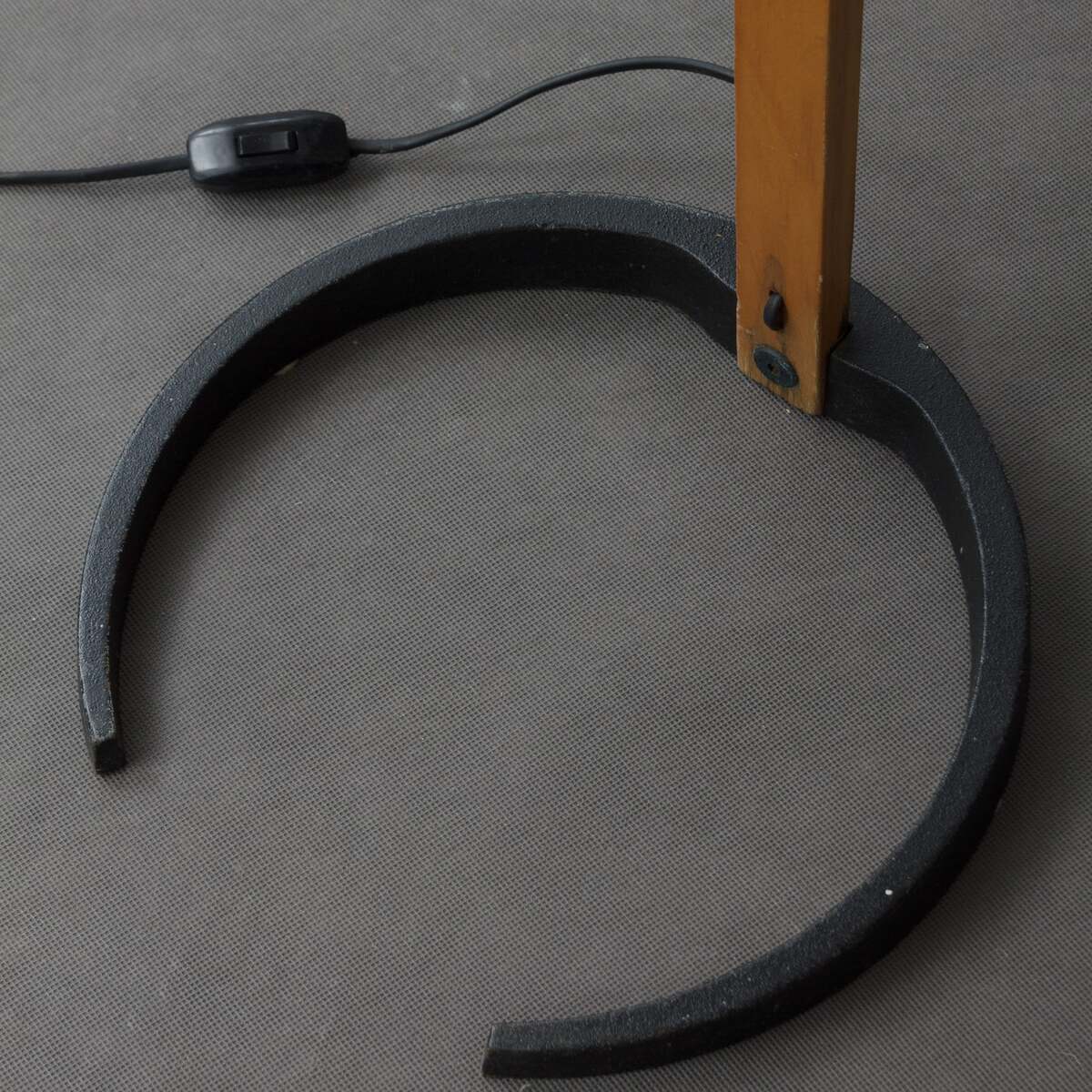 Minimalist Floor Lamp with Curved C-Shaped Base