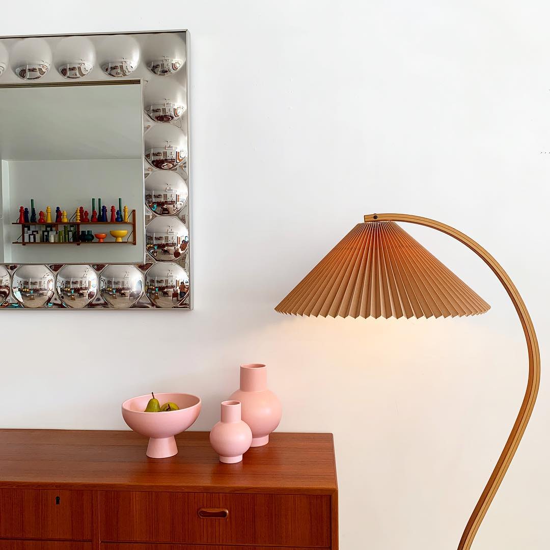 Minimalist Floor Lamp with Curved C-Shaped Base