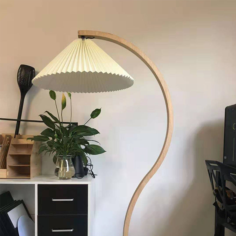 Minimalist Floor Lamp with Curved C-Shaped Base