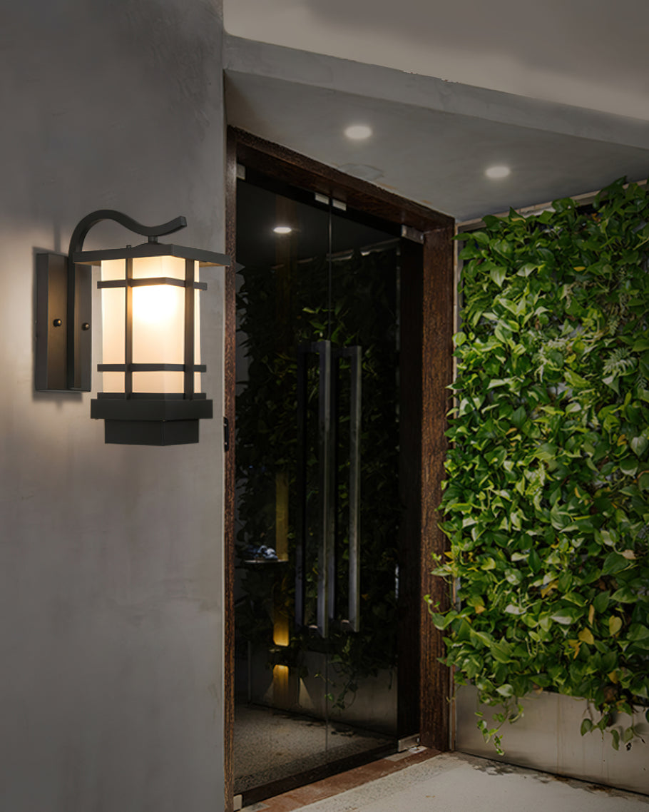 Traditional Outdoor Wall Lantern – Vintage Aesthetic, Weather-Resistant