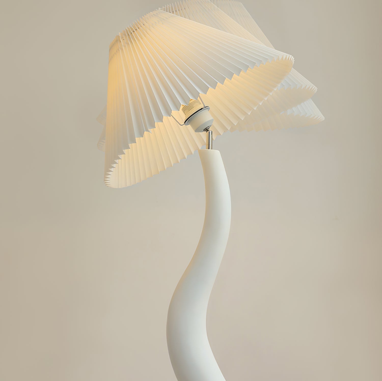 Minimalist Floor Lamp with Twisting Column Design