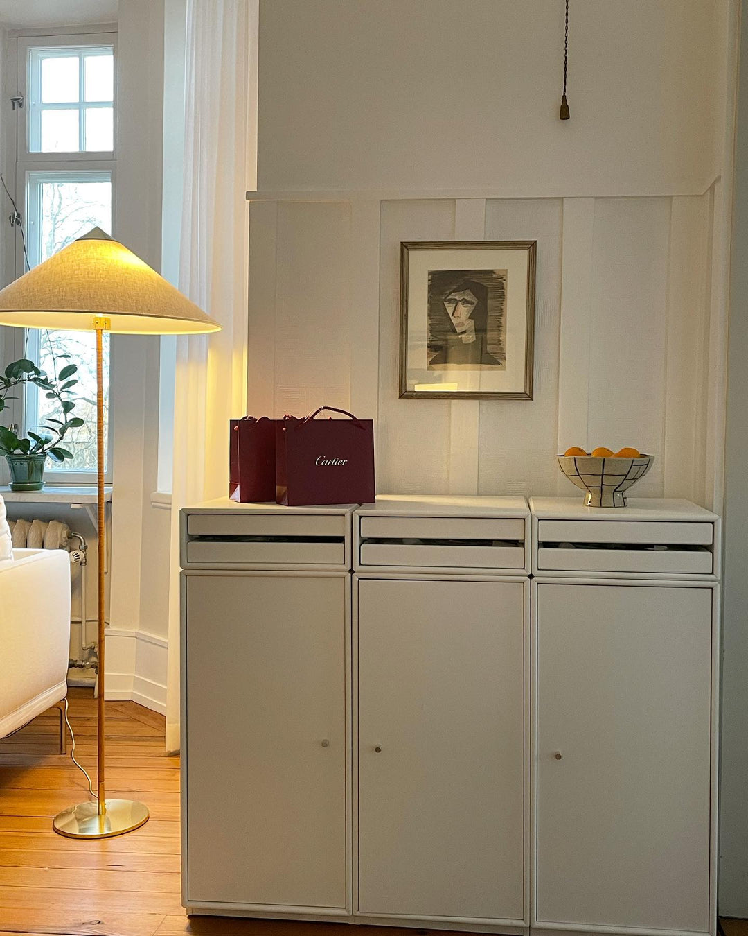 Vintage Chinese Hat Floor Lamp – Ambient Light for Any Room