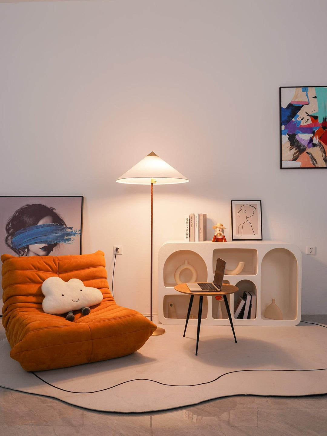 Vintage Chinese Hat Floor Lamp – Ambient Light for Any Room